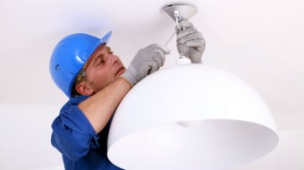 Hướng dẫn cách lắp đèn thả trần đúng kỹ thuật với 4 bước